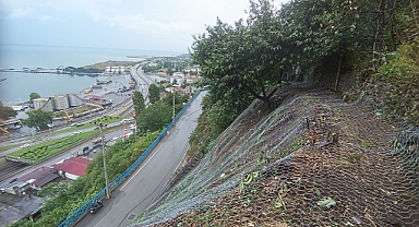 BÜYÜKŞEHİR'DEN TEHLİKELİ YAMACA ÇELİK AĞLI ÖNLEM 