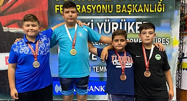 BÜYÜKŞEHİR GÜREŞÇİLERİ GURURLANDIRDI 