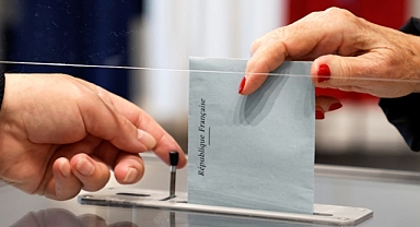 FRANSA'DA BİNLERCE KİŞİ YENİDEN SANDIK BAŞINDA 