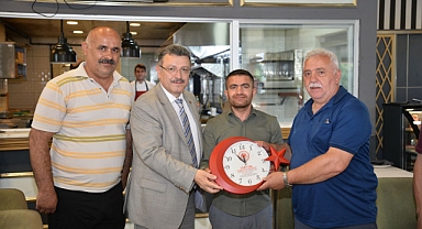 GENÇ ŞEHİT AİLELERİYLE BULUŞTU