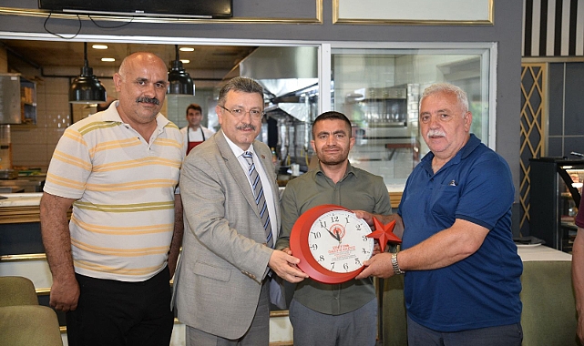 GENÇ ŞEHİT AİLELERİYLE BULUŞTU