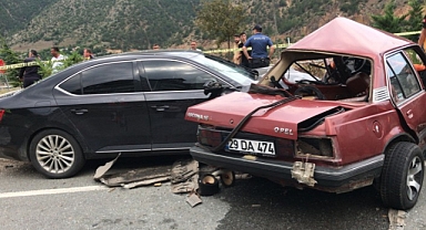 GÜMÜŞHANE'DE FECİ KAZA: 2 ÖLÜ 2 YARALI