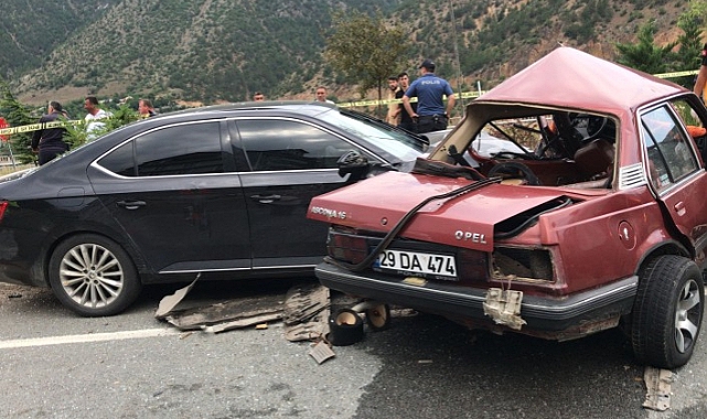 GÜMÜŞHANE'DE FECİ KAZA: 2 ÖLÜ 2 YARALI