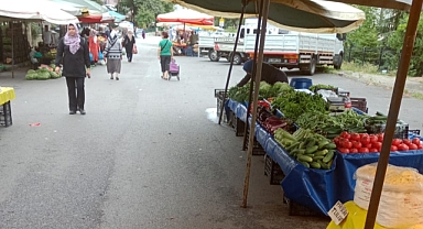 HALK PAZARI BOŞ KALDI... İN CİN TOP OYNUYOR...