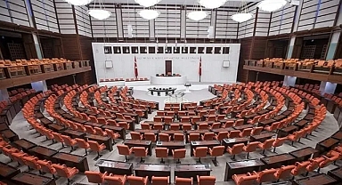 KADININ EVLENİRKEN EŞİNİN SOYADINI ALMASINDA DEĞİŞİKLİK 