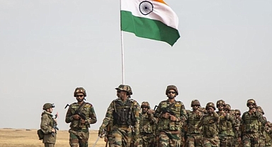 KEŞMİR'DE ÇATIŞMA: HİNT ASKERLERİ ÖLDÜ