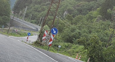 ORTADA DİREK VAR YANDAN GEÇ!