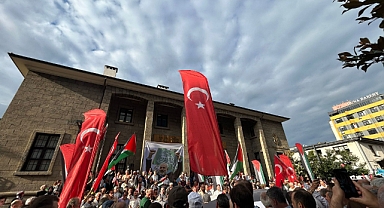 TRABZON ŞEHİT İSMAİL HENİYYE İÇİN YÜRÜDÜ