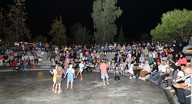 AKÇAABAT SAHİL PARKTA KARADENİZ RÜZGARI ESTİ