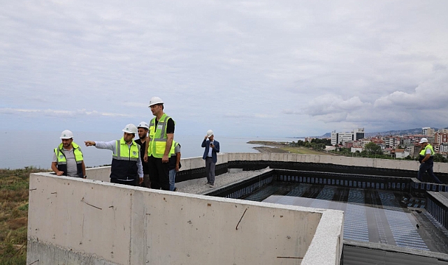 AKÇAABAT YÜZME HAVUZUNA KAVUŞUYOR