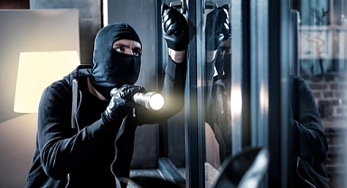 BİLİŞİM SİSTEMLERİNİ KULLANARAK 15 İLDE HIRSIZLIK YAPAN ÇETE YAKALANDI