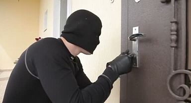 BURSA YILDIRIM'DA HIRSIZ BALKONDAN DÜŞTÜ 