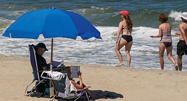 JOE BİDEN PLAJ TATİLİNDE DÜNYA SAVAŞTA 