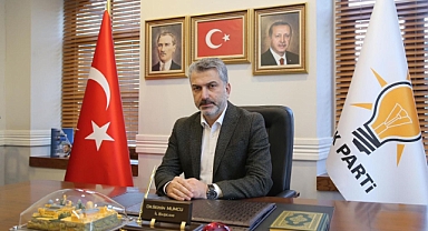 KLAVYE BAŞINDA MAVAL OKUYOR!