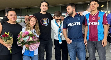 VİYANA'DA TARAFTARLAR HAVALİMANINA AKIN ETTİ