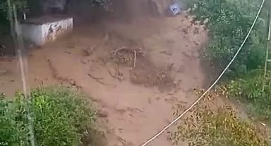 ARAKLI'NIN O MAHALLESİNDE SEL FELAKETİ