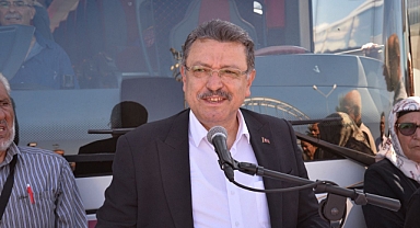 BAŞKAN GENÇ EMEKLİLERİ TARİHİ YOLCULUĞA UĞURLADI