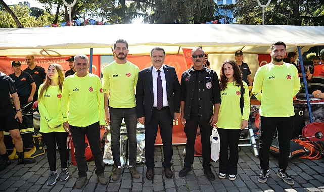 BAŞKAN GENÇ İTFAİYE TEŞKİLATINI KUTLADI