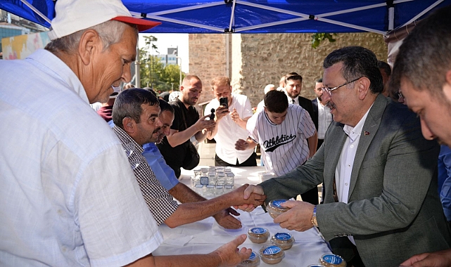 BAŞKAN GENÇ'TEN MEVLİT KANDİLİNDE HELVA İKRAMI