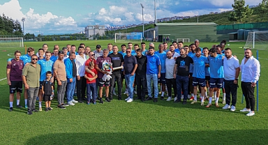 BORDO-MAVİLİ TARAFTARLARDAN ŞENOL HOCAYA TAM DESTEK