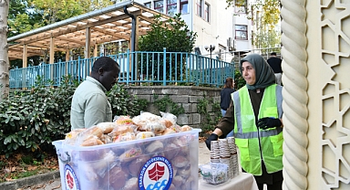 BÜYÜKŞEHİR'İN ÇORBA ÇEŞMELERİ AKMAYA DEVAM EDİYOR