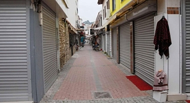 KRİZ DERİNLEŞTİ KEPENKLER İNİYOR