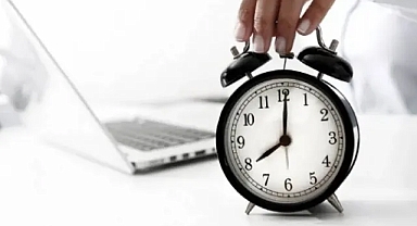 O TARTIŞMA YİNE BAŞLADI... SAATLER GERİ ALINACAK MI?