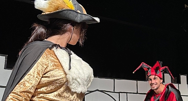 TRABZON ODA TİYATROSUNDAN ÇİZMELİ KEDİ!