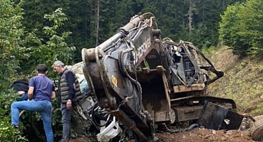 YUSUFELİ'NDE FECİ KAZA: 2 ÖLÜ