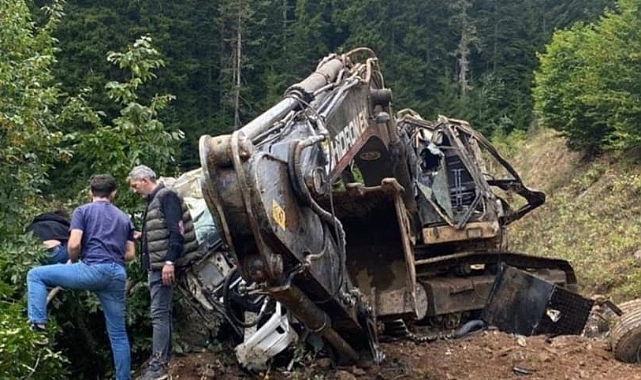 YUSUFELİ'NDE FECİ KAZA: 2 ÖLÜ