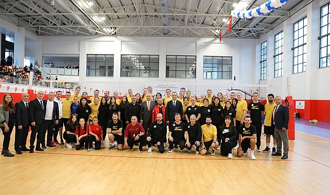 AKÇAABAT'TA KIZ VOLEYBOL TAKIMI FİLENİN SULTANLARIYLA ANTRENMAN YAPTI