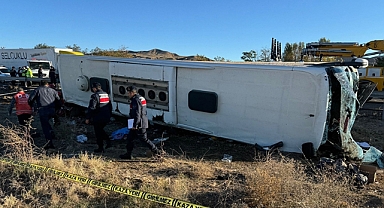 AKSARAY'DA KATLİAM GİBİ KAZA:6 ÖLÜ, 25 YARALI