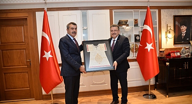 BAKAN TEKİN'DEN BAŞKAN GENÇ'E ZİYARET