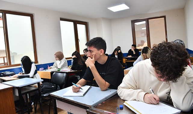 BÜYÜKŞEHİR GENÇLERİN GELECEĞİNE YATIRIM YAPIYOR