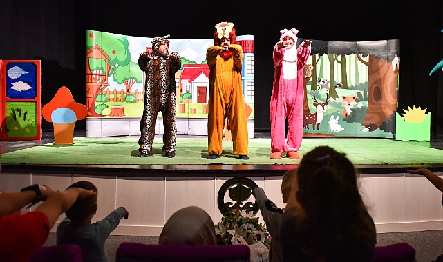 BÜYÜKŞEHİR'İN TİYATRO ETKİNLİKLERİYLE ÇOCUKLAR EĞLENİYOR