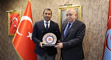 GÜRCİSTAN BAŞKONSOLOSUNDAN TRABZONSPOR'A ZİYARET