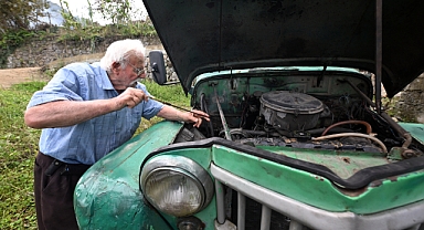 HAKKI DEDE 70 YAŞINDAKİ KAMYONETİNE GÖZÜ GİBİ BAKIYOR