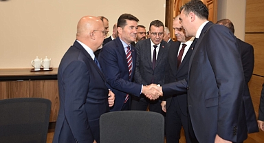 KAYA: TRABZON İÇİN ELİMİZİ TAŞIN ALTINA KOYMALIYIZ