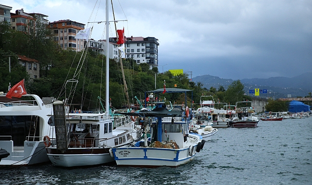OLUMSUZ HAVA KOŞULLARI BALIKÇILARI VURDU
