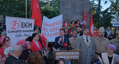 ORTAHİSAR BELEDİYESİ'NDEN TARİHİ CUMHURİYET YÜRÜYÜŞÜ