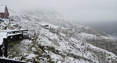 RİZE VE BAYBURT'UN YÜKSEK KESİMLERİ BEYAZA BÜRÜNDÜ