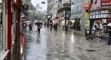 TRABZON'DA SAĞANAK YAĞIŞ ETKİLİ OLDU 