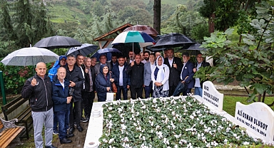 TRABZONSPOR'DAN KURUCU BAŞKAN ULUSOY'UN KABRİNE ZİYARET