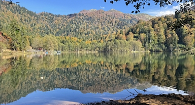 TURİSTLER BORÇKA'YA AKIN ETTİ