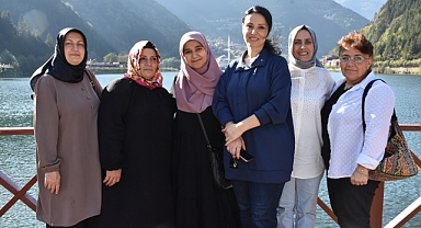 YABANCI ÖĞRENCİLER UZUNGÖL'E HAYRAN KALDI