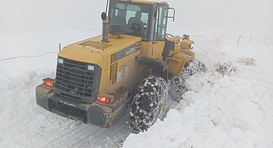 YAYLA YOLLARINDA KAR MESAİSİ