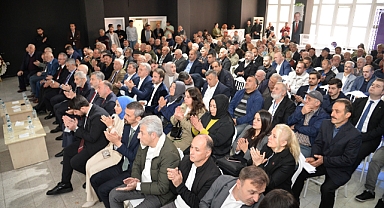 AK PARTİ DERNEKPAZARI'NDA AKGÜL YENİDEN BAŞKAN