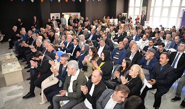 AK PARTİ DERNEKPAZARI'NDA AKGÜL YENİDEN BAŞKAN