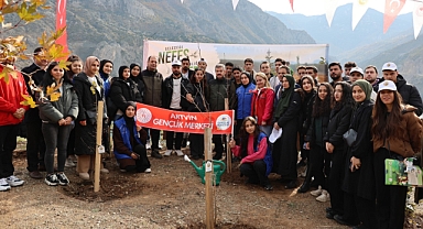 ARTVİN'DE 100 FİDAN TOPRAKLA BULUŞTU