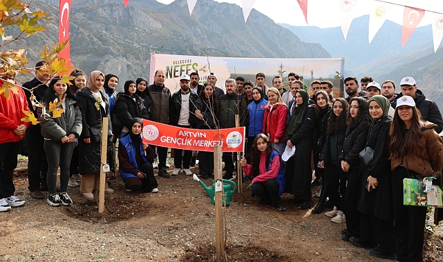 ARTVİN'DE 100 FİDAN TOPRAKLA BULUŞTU